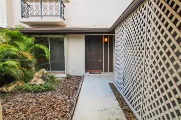 7238 Jacaranda Ln  Miami Lakes, FL 33014