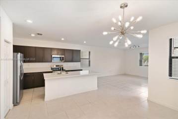 3433 W 108Th St  Hialeah, FL 33018