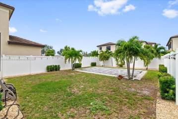 3433 W 108Th St  Hialeah, FL 33018