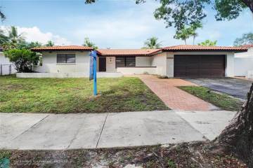 14110 Lake Candlewood Ct  Miami Lakes, FL 33014