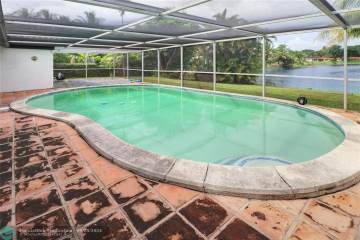 14110 Lake Candlewood Ct  Miami Lakes, FL 33014