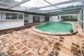 14110 Lake Candlewood Ct  Miami Lakes, FL 33014