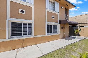 10285 Nw 80Th Ct 107 Hialeah Gardens, FL 33016