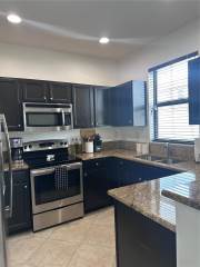 3309 W 90Th Ter  Hialeah, FL 33018