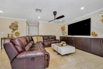 7949 Nw 188Th Ter  Hialeah, FL 33015