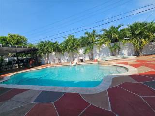 3461 E 9Th Ct  Hialeah, FL 33013