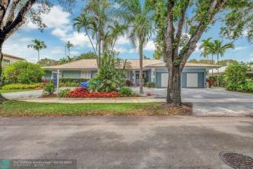 16020 Aberdeen Way  Miami Lakes, FL 33014