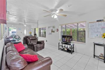 73 E 47Th St  Hialeah, FL 33013