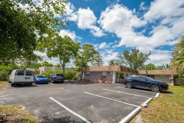 261 Nw 42Nd St  Oakland Park, FL 33309
